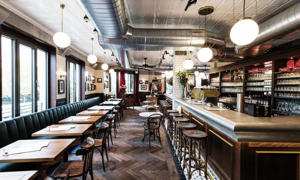 Geräucherte Eiche – Farbe und Charakter aus dem Inneren des Holzes Geräucherte Eiche – Farbe und Charakter aus dem Inneren des Holzes